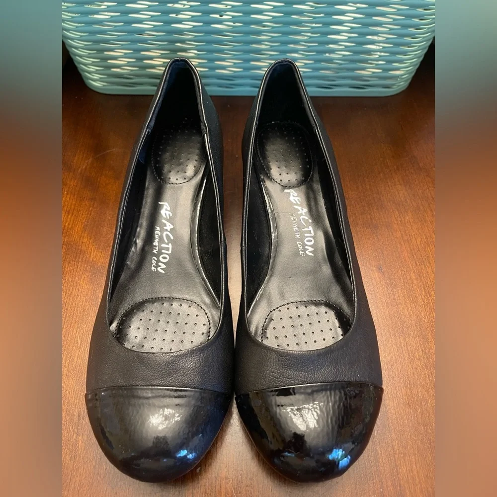 Kenneth Cole Reaction Women's Black Heels - Picture 4 of 7